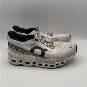 On Running CLOUD MONSTER women’s 7.5 White and Black Athletic Shoes s5